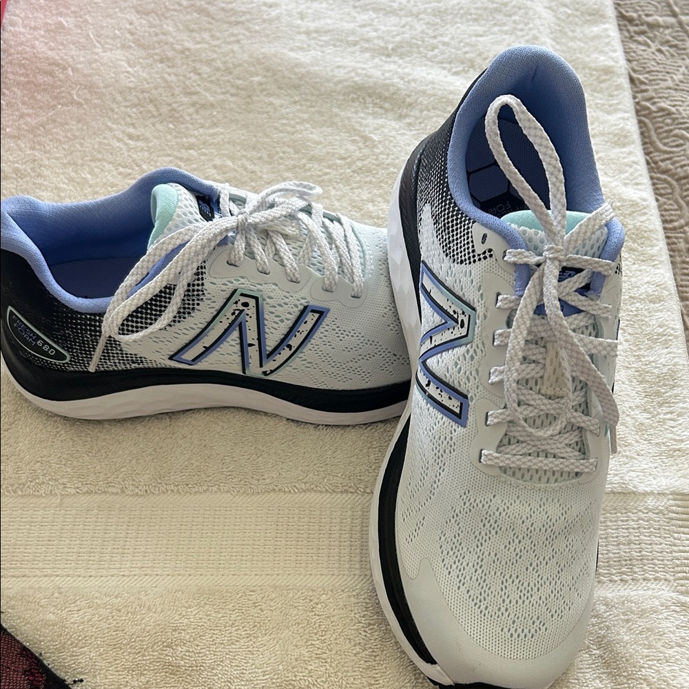 New Balance Women's White Blue Black Sneakers- never worn